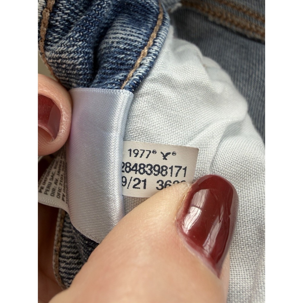 American Eagle High Rise Mom Jeans Women's Size 4 Straight Stretch Denim Light‎ - Picture 7 of 12